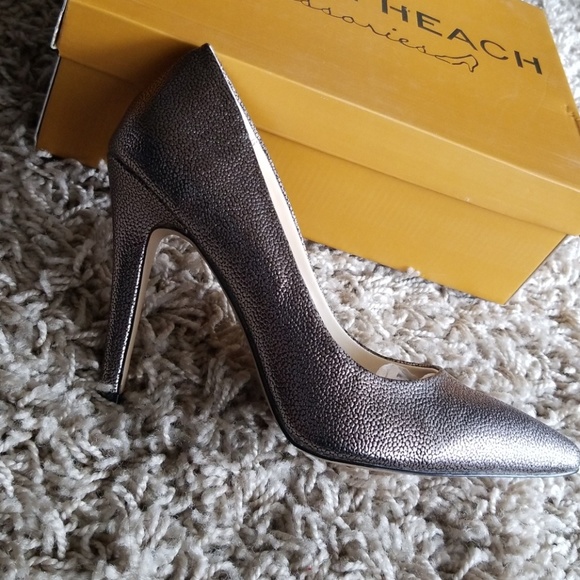 Heels - Picture 2 of 3